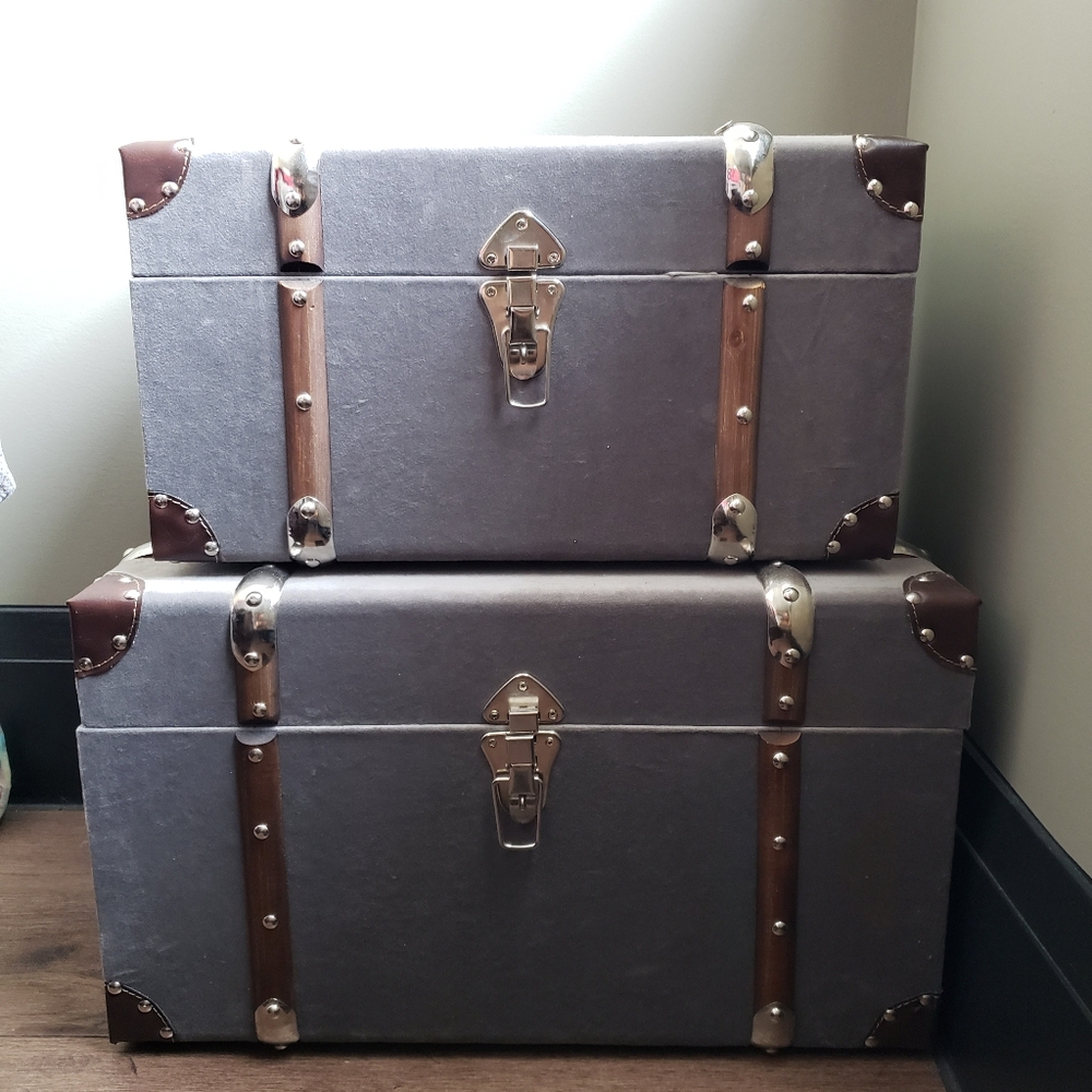 Gray and Brown Vintage Style Trunk Set